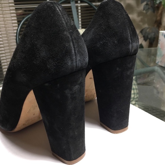 Black Pumps / Heels - Picture 9 of 9